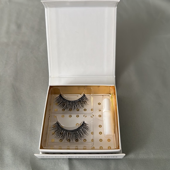 Battington Lashes - Picture 2 of 3